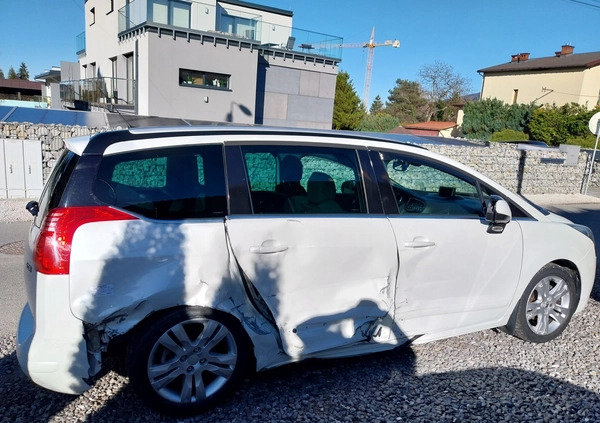 Peugeot 5008 cena 11500 przebieg: 209000, rok produkcji 2011 z Biała małe 466